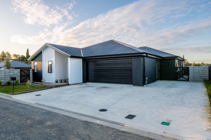 6 Safre Place, Mapua - Carousel 1