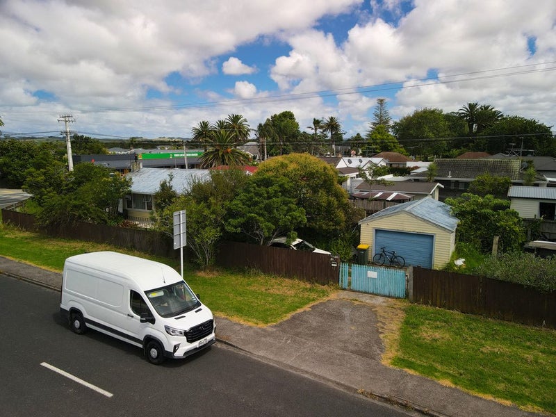 1 Parakai Avenue, Parakai, Helensville - Carousel 11
