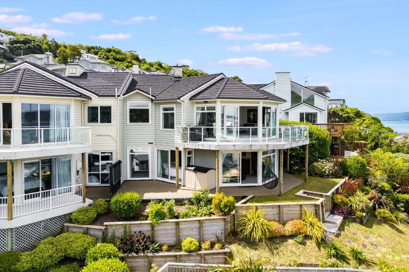 11 Curnow Way, Kaiwharawhara, Wellington - Carousel 1