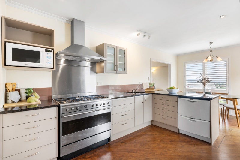 8 Alleyne Court, Brown Owl, Upper Hutt - Carousel 1