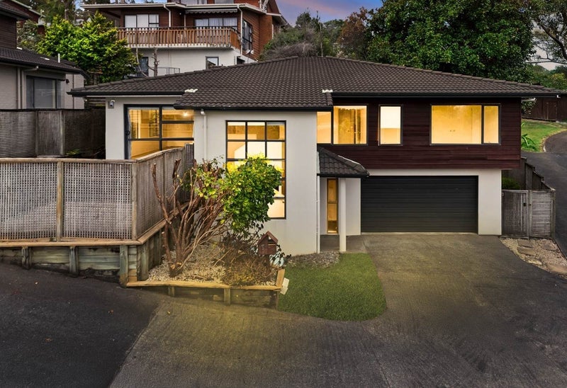 17A Janome Place, Bucklands Beach, Manukau City, Auckland - Carousel 1