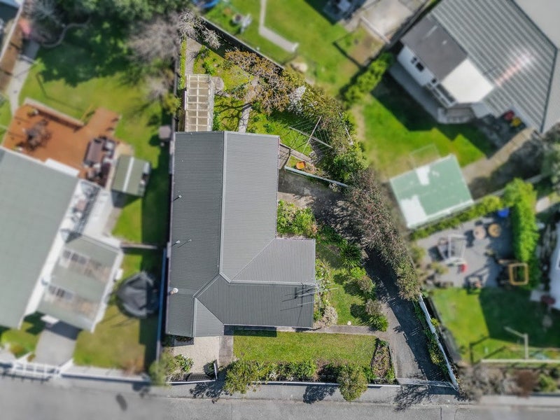 16 Clematis Grove, Maungaraki, Lower Hutt - Carousel 21