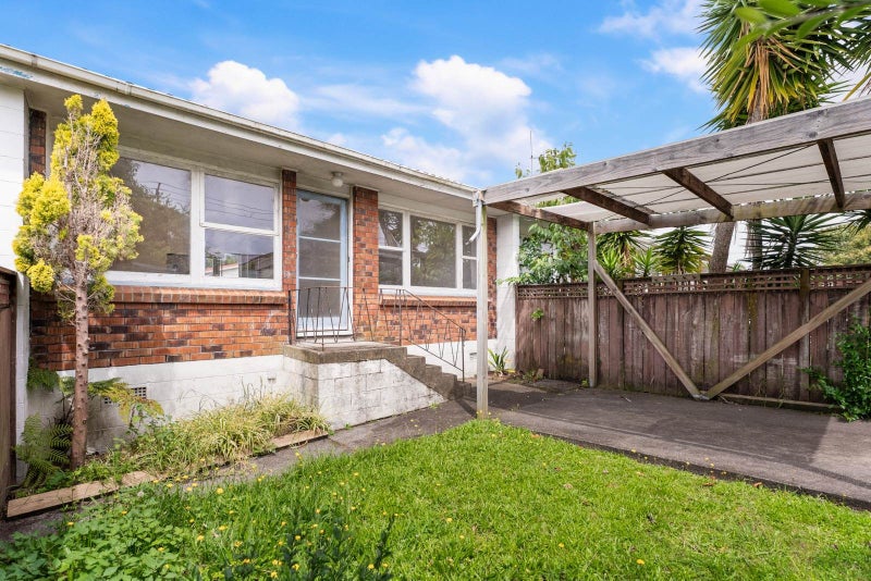 8/27 Nikau Street, New Lynn, Auckland - Carousel 1
