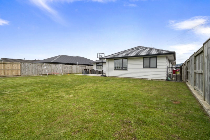 21 Sardinia Grove, Fitzherbert, Palmerston North - Carousel 32