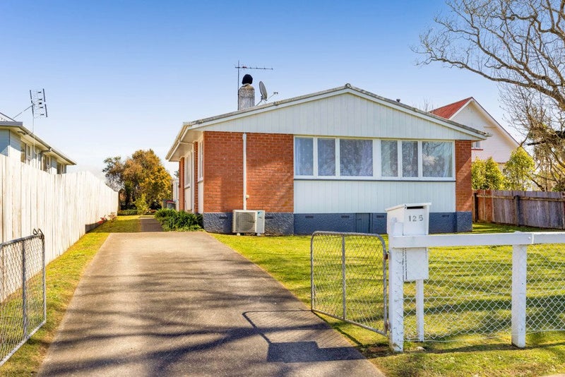 125 Hamlet Street, Stratford - Carousel 1