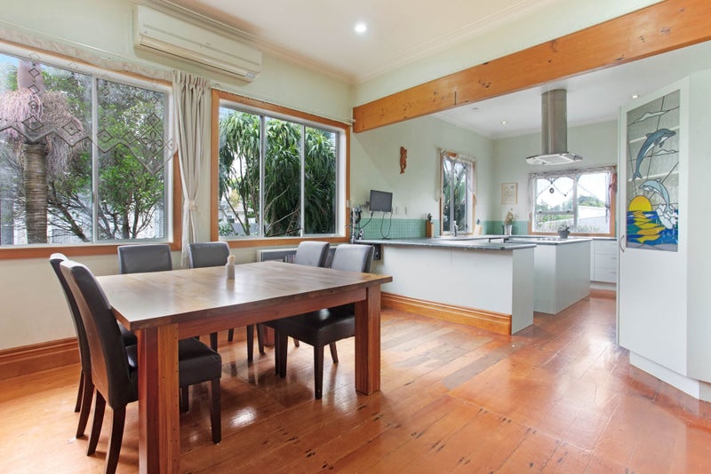 6 Wellesley Road, Mangere Bridge, Auckland - Carousel 2