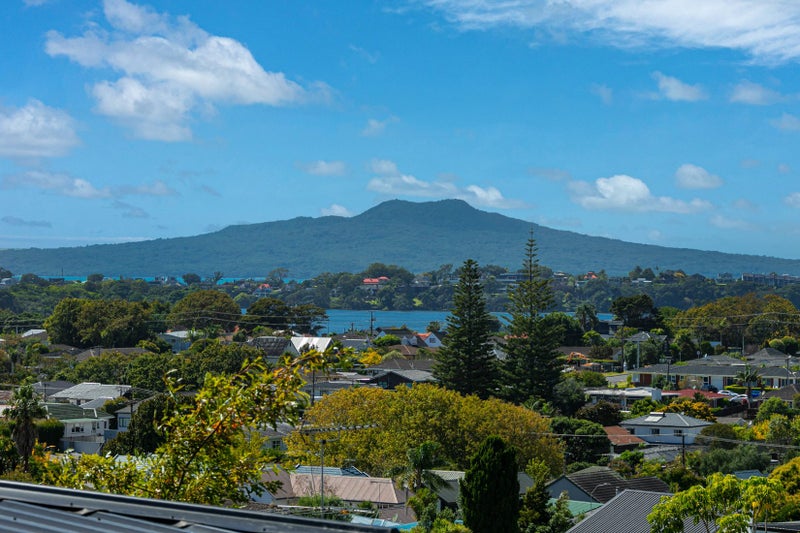 39B Forrest Hill Road, Milford, Auckland - Carousel 1