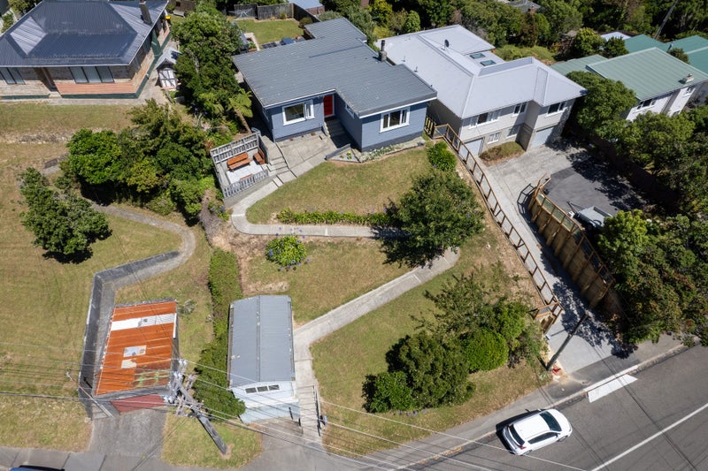 8 Lyndfield Lane, Newlands, Wellington - Carousel 21