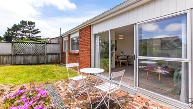 39 Colchester Crescent, Newlands, Wellington - Carousel 1