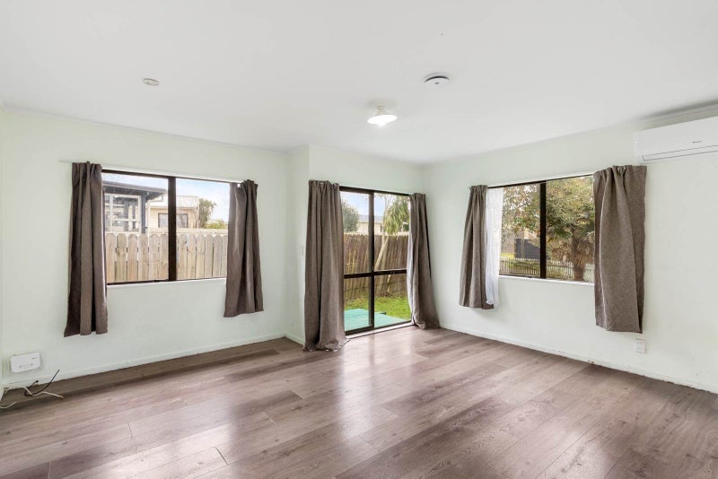 2/32 Maplesden Drive, Clendon Park, Auckland - Carousel 2