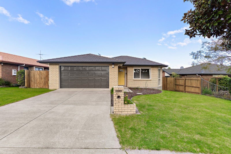 6 Harobed Place, Weymouth, Auckland - Carousel 1