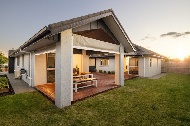 5 Kapua Crescent, Rototuna North, Hamilton - Carousel 1