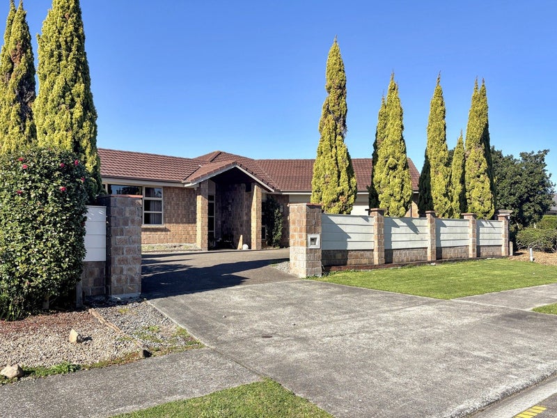 2 Somerton Drive, Huntington, Hamilton - Carousel 1