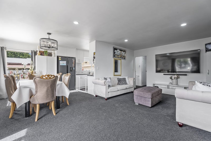 1 Leslie Place, Deanwell, Hamilton - Carousel 2