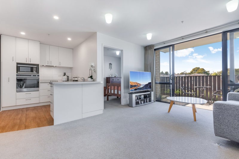 101/20A Alfriston Road, Manurewa East, Manukau City, Auckland - Carousel 1