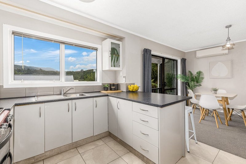 16 Crystal Grove, Birchville, Upper Hutt - Carousel 2