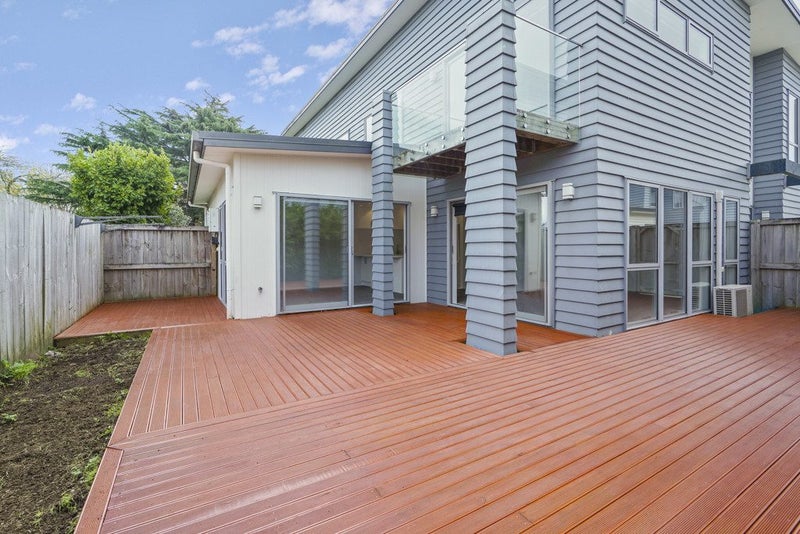 2/13 Crosher Place, Silverdale, Hamilton - Carousel 1