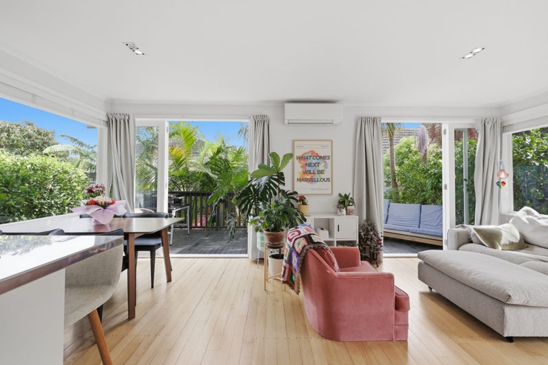 5/9 Wright Road, Point Chevalier, Auckland - Carousel 2