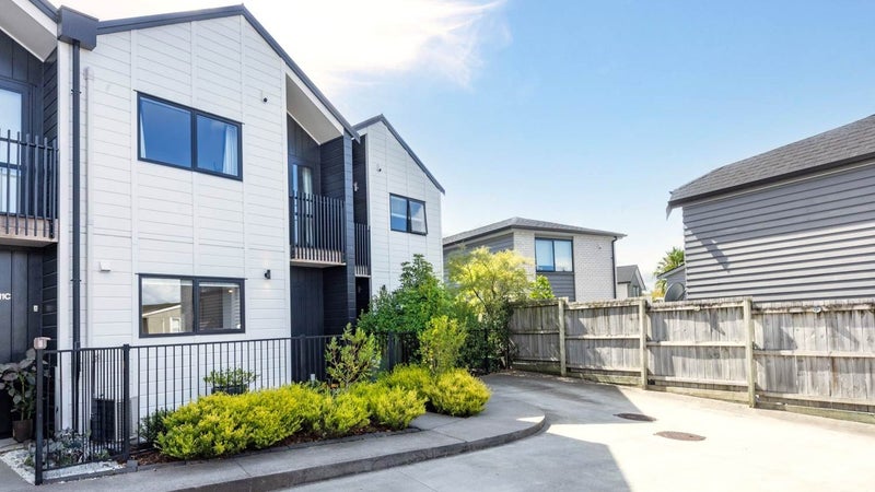 11B Kaweka Street, New Lynn, Auckland - Carousel 1