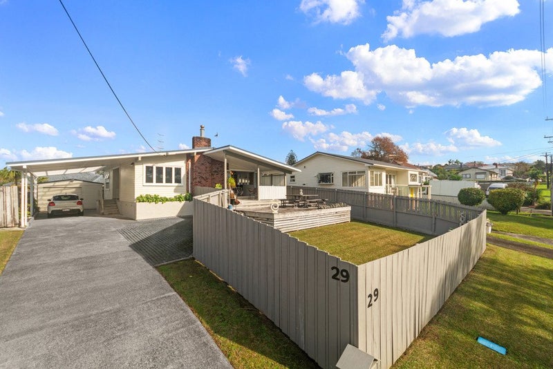 29 Lyndhurst Road, Te Atatu South, Auckland - Carousel 1