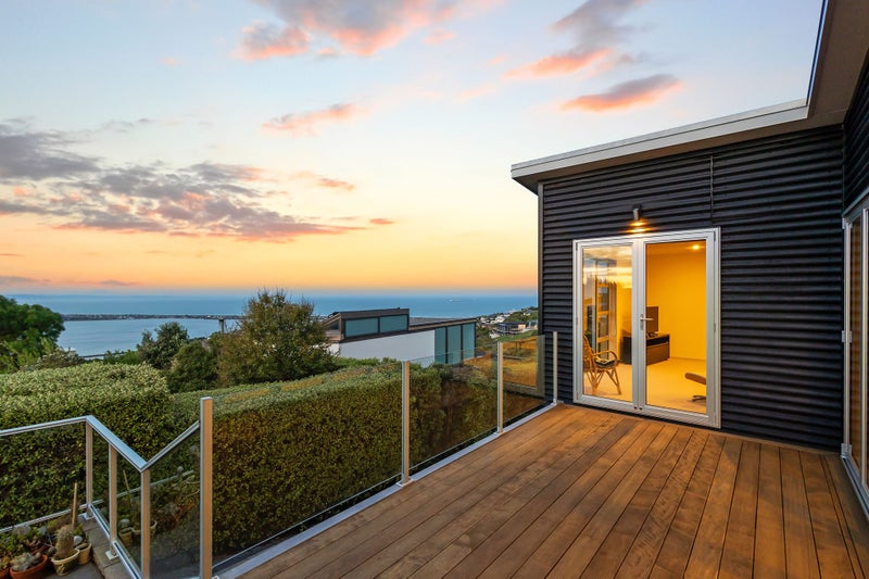 5 Craigieburn Lane, Mount Pleasant, Christchurch - Carousel 1