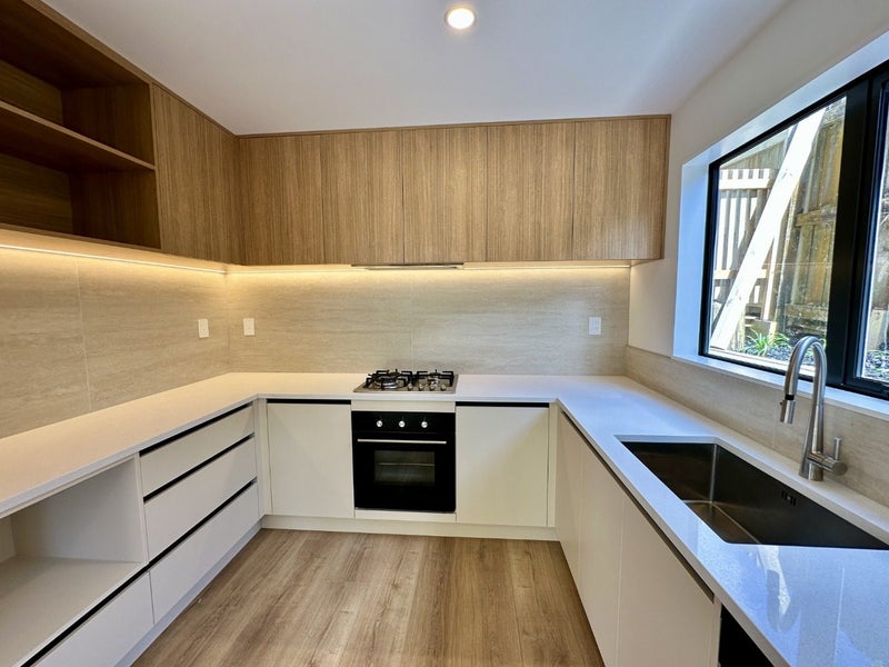 2 van Dyke Place, West Harbour, Auckland - Carousel 1