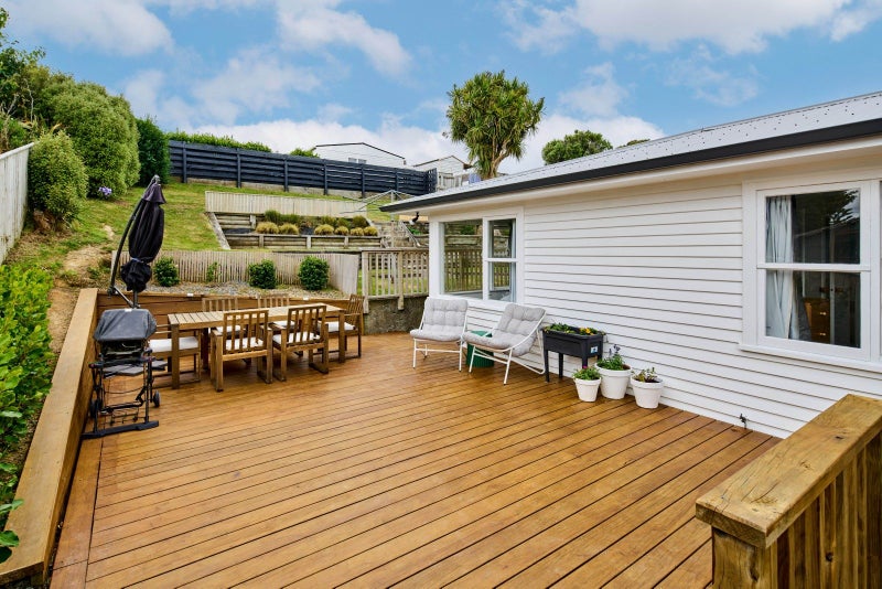 20 Baylands Drive, Newlands, Wellington - Carousel 1