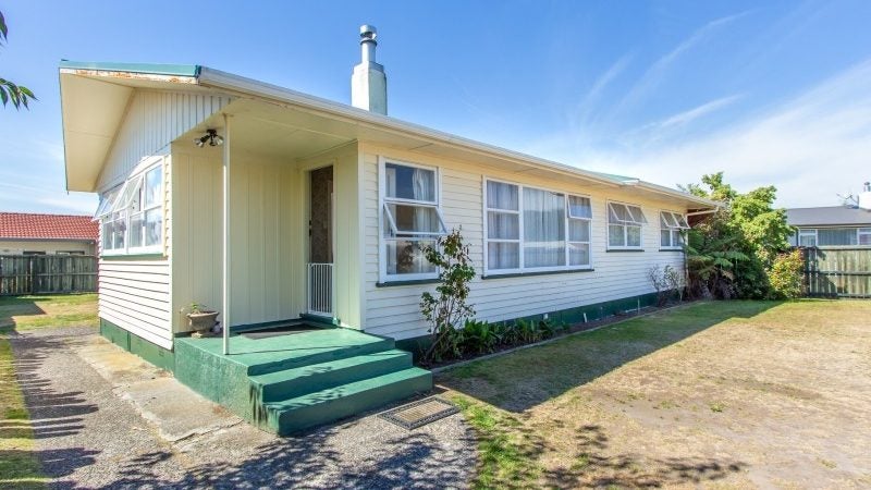 8 Clouston Crescent, Fenton Park, Rotorua - Carousel 1