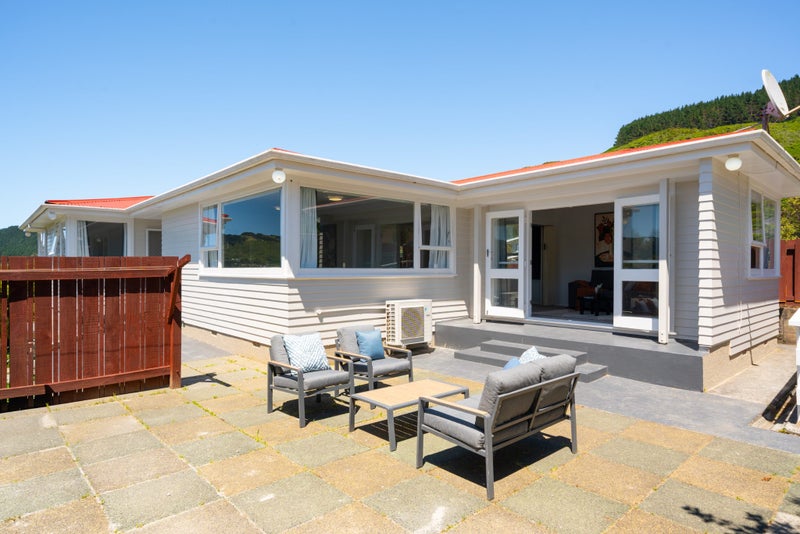 82 Larsen Crescent, Tawa, Wellington - Carousel 1