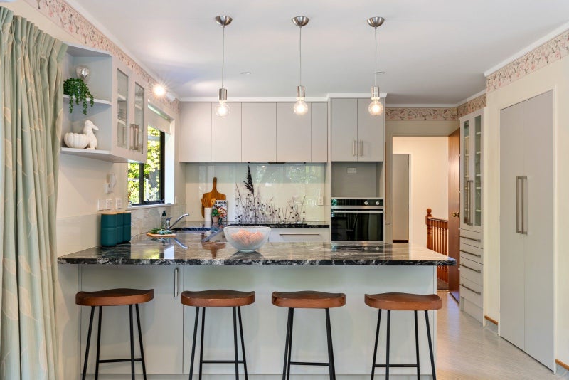 23B Thatcher Crescent, Crofton Downs, Wellington - Carousel 1