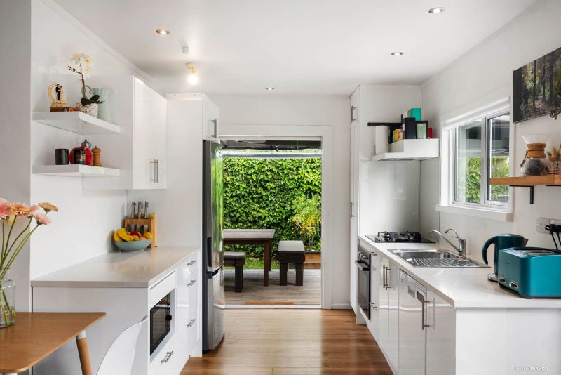 1/39 Stottholm Road, Titirangi, Auckland - Carousel 2