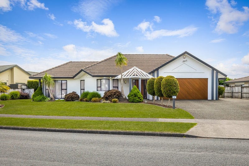 25 Suncrest Drive, West Harbour, Auckland - Carousel 1