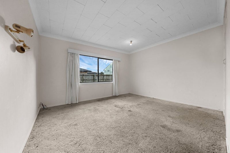 16 Lane Road, Weymouth, Auckland - Carousel 1