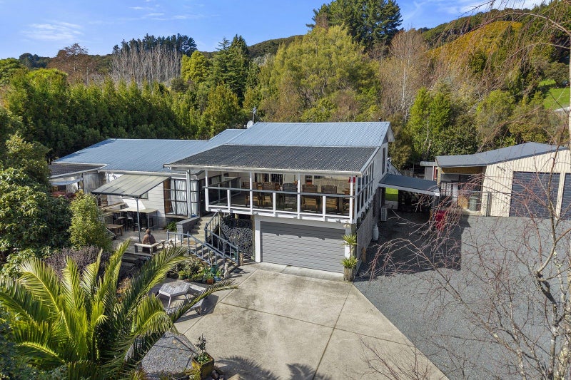 193 Katherine Mansfield Drive, Whitemans Valley, Upper Hutt - Carousel 2