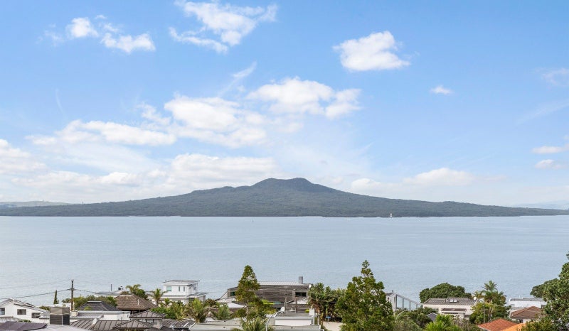 1/3 Katui Street, Castor Bay, Auckland - Carousel 1