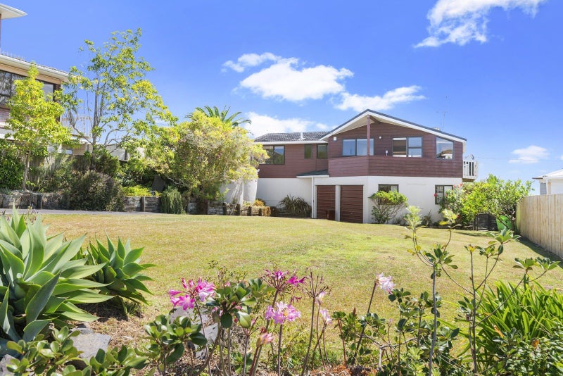 1042 Whangaparaoa Road, Tindalls Beach, Rodney, Auckland - Carousel 2