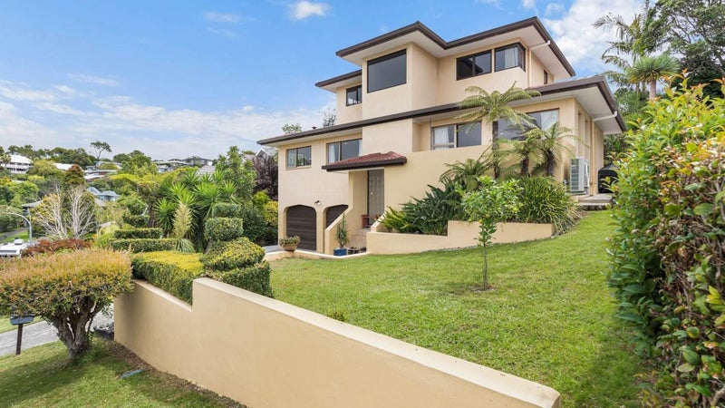 5 Wisteria Way, Mairangi Bay, Auckland - Carousel 1