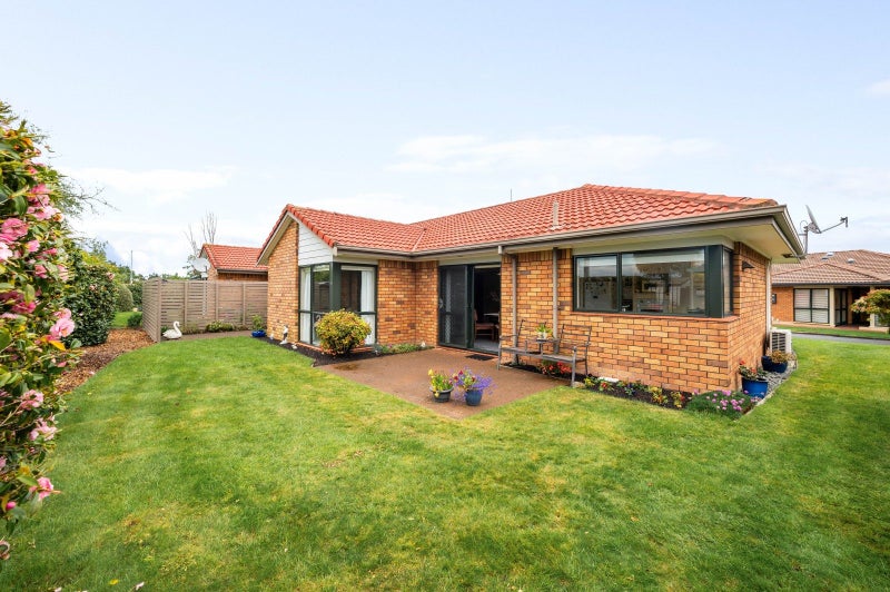 93 Grosvenor Gardens, Flagstaff, Hamilton - Carousel 2