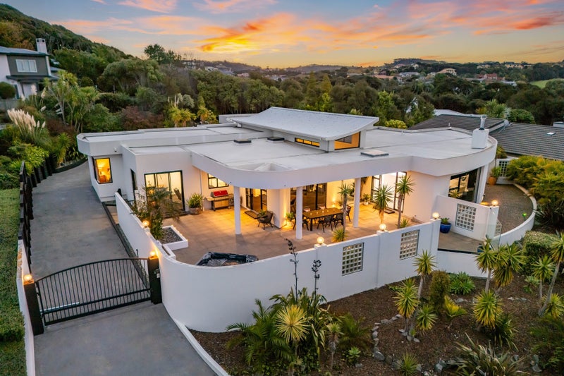 1 Young Nicks Lane, Whitby, Porirua, Wellington - Carousel 1