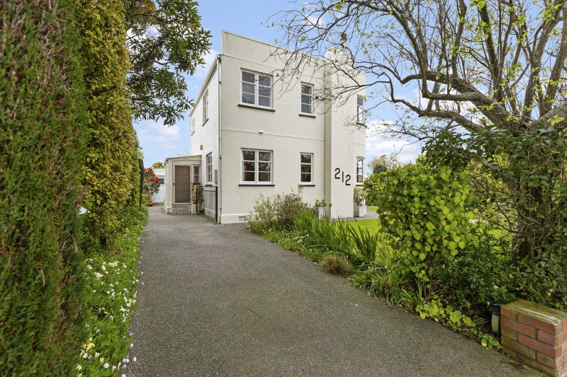 212 Victoria Avenue, Hokowhitu, Palmerston North - Carousel 1