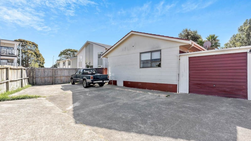 2/24 Funnell Place, Manurewa, Auckland - Carousel 1