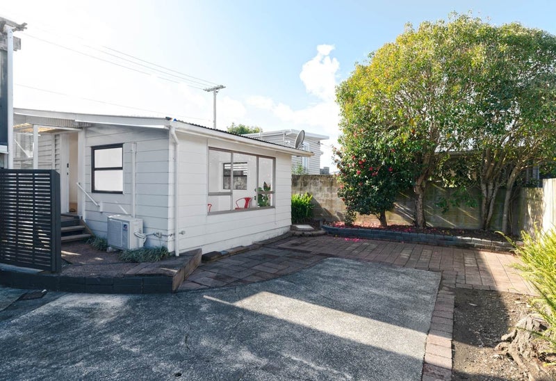 57 Forrest Hill Road, Milford, Auckland - Carousel 2