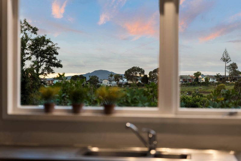 4 Keretene Place, Meadowbank, Auckland - Carousel 1