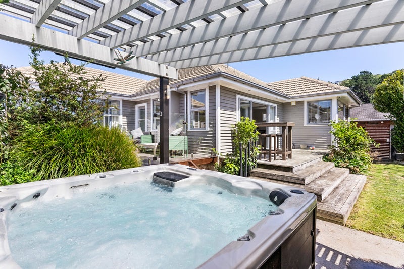 6 Rawson Street, Tawa, Wellington - Carousel 1