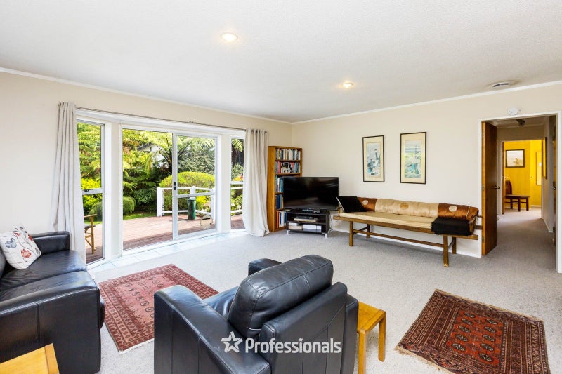 1 Gemstone Drive, Birchville, Upper Hutt, Wellington - Carousel 2