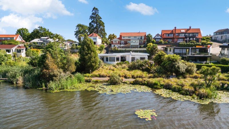 86 Lake Crescent, Hamilton Lake, Hamilton - Carousel 2