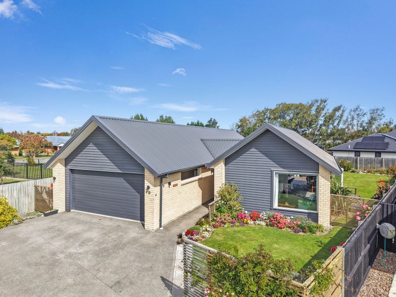 9 Minerva Crescent, Woodend, Woodend - Carousel 22