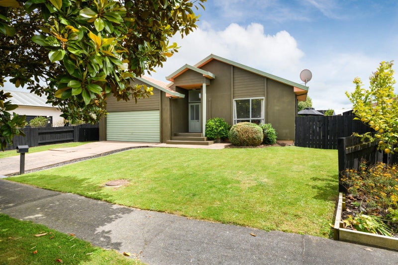 42 Dalfield Place, Highbury, Palmerston North - Carousel 1