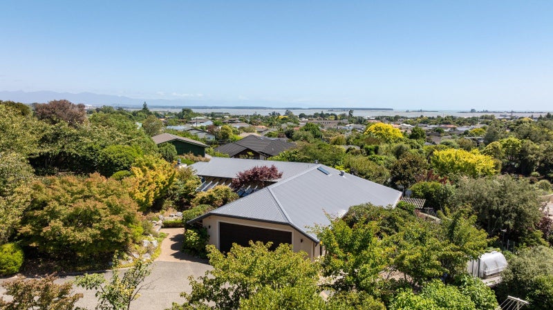 7 Highfield Grove, Richmond, Richmond - Carousel 2