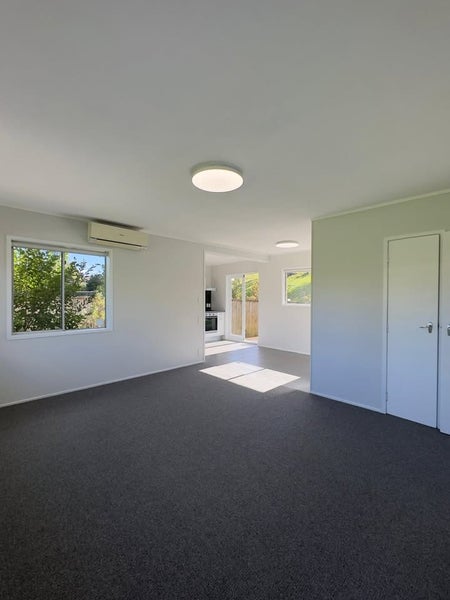 2/43 Stott Avenue, Birkdale, Auckland - Carousel 2